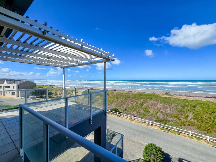 6 Bedroom Property for Sale in Stilbaai Oos Western Cape